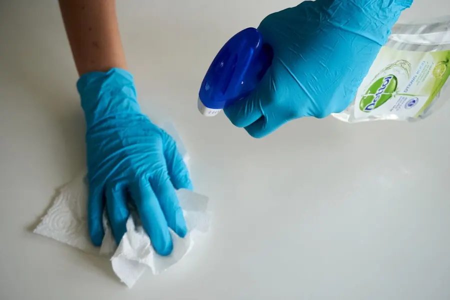 Cleaner attending to surface detail